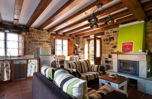 Villanueva de la Pena House | House, ideal for 6 people, private garden, beside a river, close to the sea