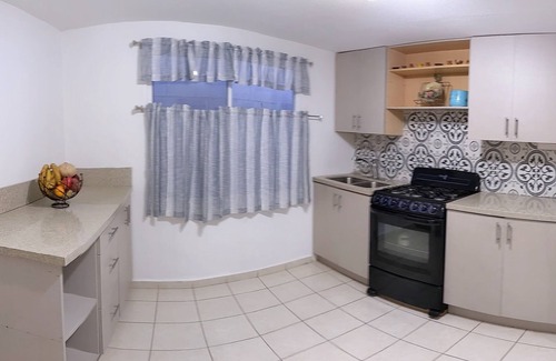 Ensenada House | House in a residential zone, gated parking