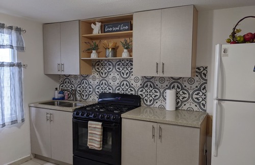 Ensenada House | House in a residential zone, gated parking