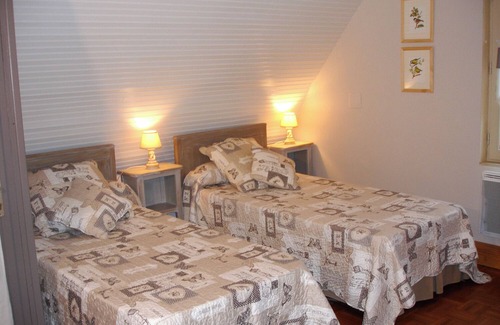 La Bussiere House | House in green setting, Gartempe coast, close to river, hiking trails.