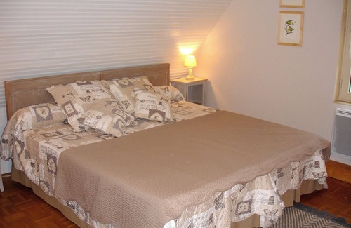 La Bussiere House | House in green setting, Gartempe coast, close to river, hiking trails.