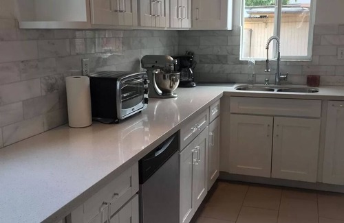 Melrose House | House in heart of Hollywood,walking distance to everything fun!