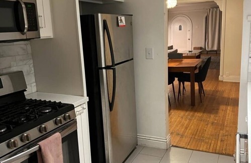 Melrose House | House in heart of Hollywood,walking distance to everything fun!