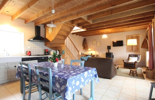 Herqueville Cottage | House in La Hague with enclosed garden, parking and pets allowed