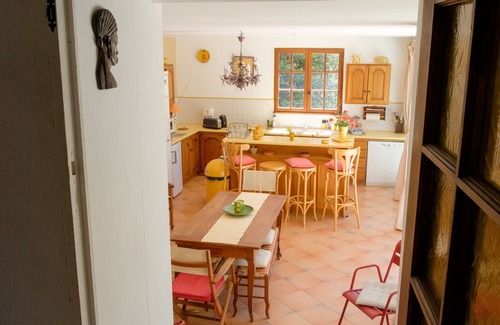 Bandol Villa | House in Les Vignes de Bandol air-conditioned Swimming pool, Last minute special offer