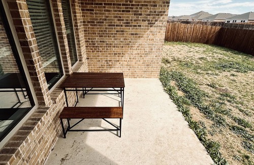Haslet House | House in North Fort Worth