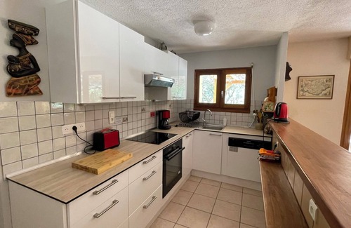 Simiane-Collongue Villa | House in Provence with swimming pool, olive grove and hill