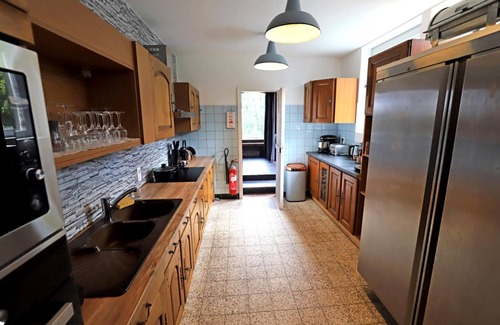 Ave et Auffe House | House in Rochefort with large park where the Ave flows