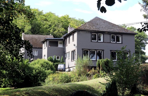 Ave et Auffe House | House in Rochefort with large park where the Ave flows
