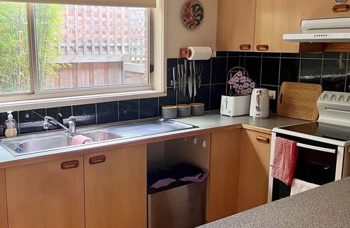 Rosebud House | House in Rosebud walking distance to beach, shops and parks