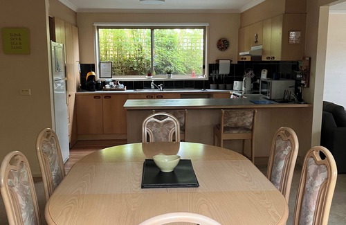 Rosebud House | House in Rosebud walking distance to beach, shops and parks