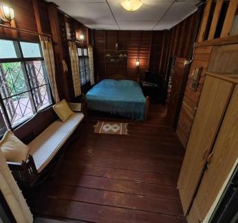 Luang Nuea House | House in the Forest
