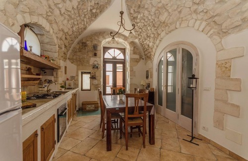 Mattinata Apartment | House in the Junno