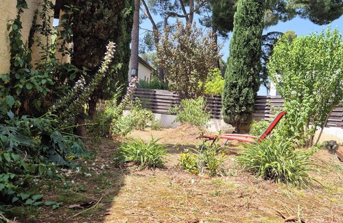 Cournonsec House | House in the South of France, 15 minutes from the Mediterranean Sea - sleeps 5
