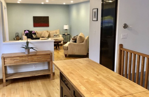 Whitehorse House | house is perfectly situated for your business trip or weekend getaway or longer.