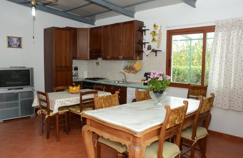 Piana Calzata House | House located in a very quiet area, only 5km from the beach. 20km from Cefalù