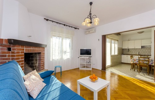 Municipality of Trogir House | House Marija (40331-K1) - Arbanija (Ciovo)