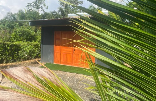 Parrita Apartment | House near beach, 2 persons, AC, wifi, modern, secure