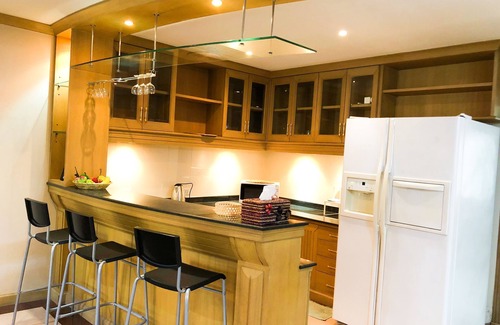 Samsen Nai House | House near BTS & weekend market