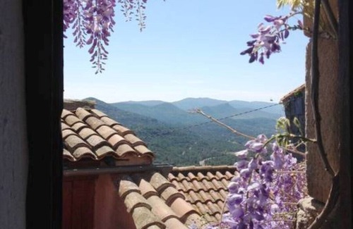 Carlencas-et-Levas House | House of artists.