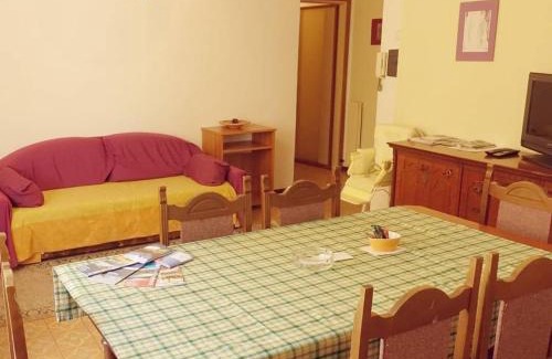 Domaso Apartment | House of cats