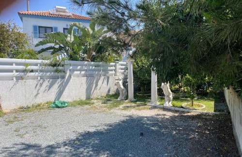 Livadia House | House of Hera