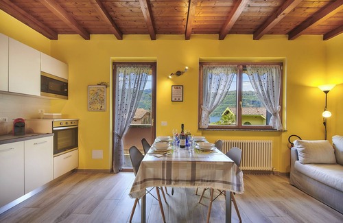 Mandello del Lario House | HOUSE OF MUSIC APARTMENT "LAKE VIEW AND GARDEN"