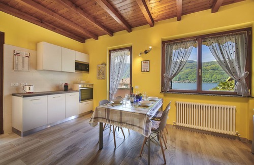 Mandello del Lario House | HOUSE OF MUSIC APARTMENT "LAKE VIEW AND GARDEN"