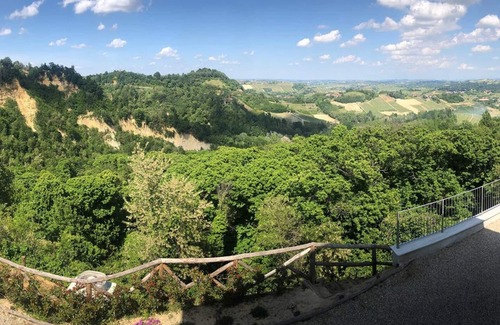 Montaldo Roero Apartment | House of Rocks Apartment Rocca Serro