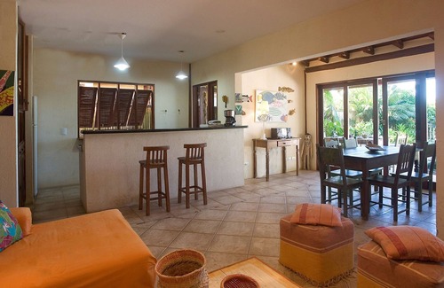 Mambucaba House | House of the Arts - Right on beach, 4 suites, swimming pool, BBQ, Wifi - Only 6kms from Paraty centre.