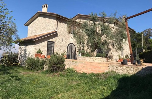 Terracina Apartment | House of the Olive Tree, in the Natural Park of the Ausoni Mountains and Lake Fondi.