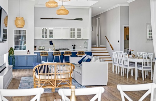 Catherine Hill Bay House | House on Catho and Moonee beach. SPECIAL BOOK 2 NIGHTS STAY 3*
