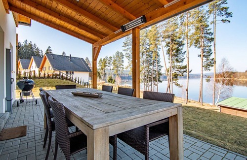 Lojzova Paseka House | HOUSE ON THE LAKE WITH DIRECT ACCESS TO THE LAKE