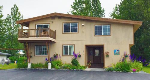 Valdez Bed & Breakfast | House on the Rock B&B