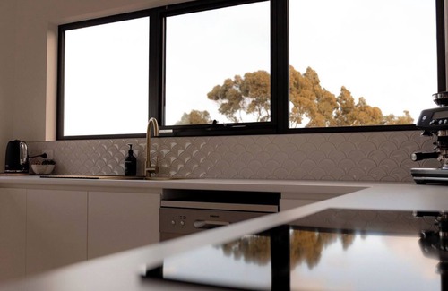 Stieglitz Apartment | House Peron - Bayside Luxury