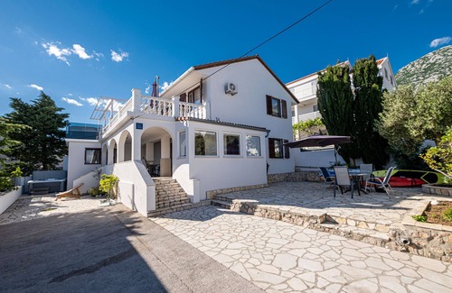Cesarica Apartment | House Petra on the beach-sea