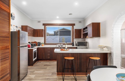 Mount Gambier House | House plus Retreat and Games Room! Sleeps 10 in Mount Gambier, South Australia