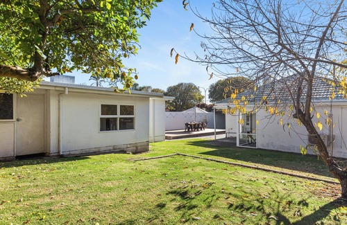 Mount Gambier House | House plus Retreat and Games Room! Sleeps 10 in Mount Gambier, South Australia