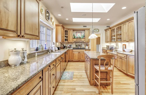 Redding Ridge House | House Rental Next to Huntington State Park
