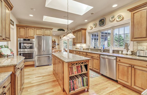 Redding Ridge House | House Rental Next to Huntington State Park
