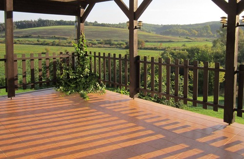 Magyarlukafa Cottage | House rental with large garden and panoramic views, pets welcome