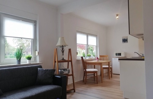 Hinrichsfehn Apartment | House Rhodo