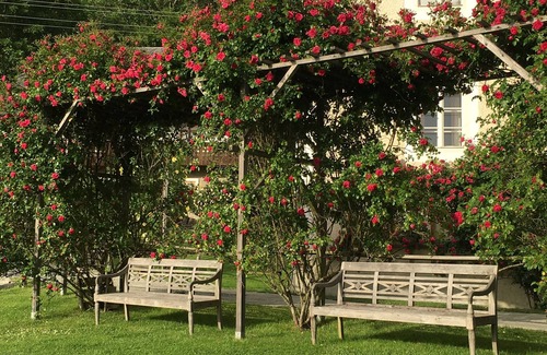 Agsdorf House | House, Rose Garden, Woods, nearby Lakes,