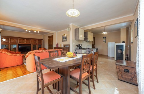 Otocac House | House Rose (111131-K1) - Otocac