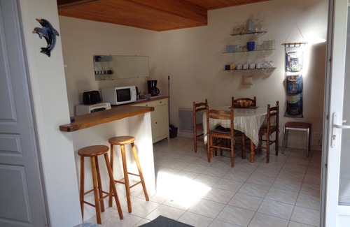 Saint-Brevin-l'Ocean Apartment | House studio with CHRE Annex on fenced garden, arborr