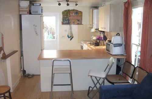 Southfields House | House, SW London. 4 Beds. 2 Toilets. 12 Mins Tube. 2 Mins Buses