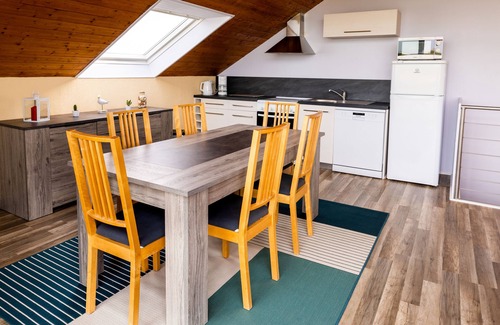 Cleder House | HOUSE TY AR MOR - 50m from the sea - Wifi access - Heated swimming pool - 3 Clévacances