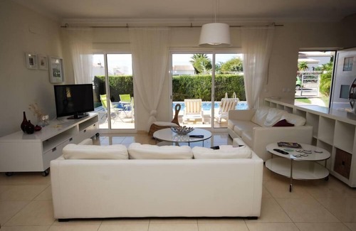 Bernarda House | House / Villa - Altura