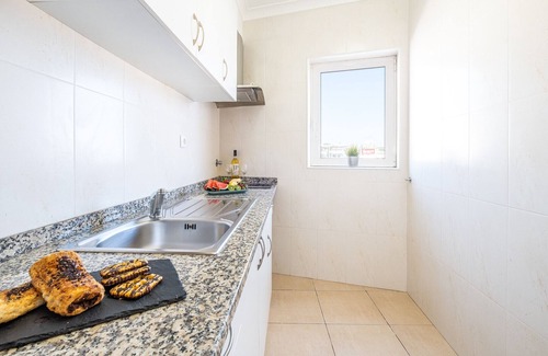 Albufeira Old Town Ski Chalet | House w/Terrace & View – Central Albufeira