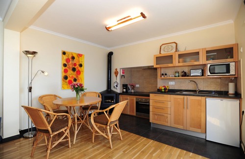 Arco da Calheta House | House with 2 bedrooms, sleeps up to 4 people and has cots available